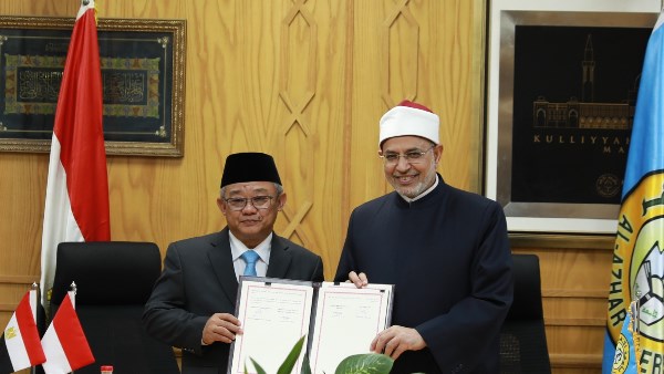 رئيس جامعة الأزهر ووزير التعليم الإندونيسي يوقعان مذكرة تفاهم للتعاون العلمي والثقافي