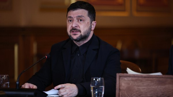 خبير أمريكي: إذا لم يهرب زيلينسكي سيتم التخلص منه قبل عيد الميلاد