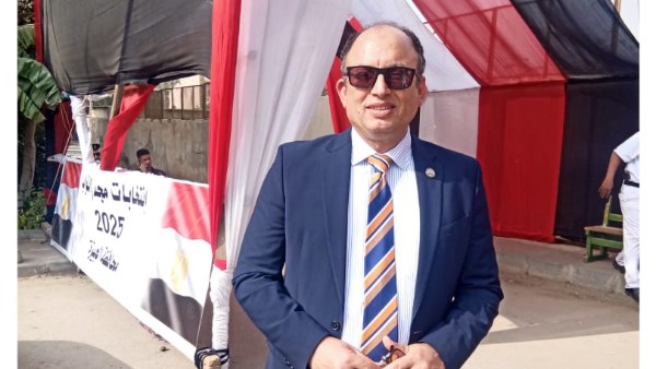 توافد الناخبين على لجان مدرسة نهضة مصر بالسادس من أكتوبر