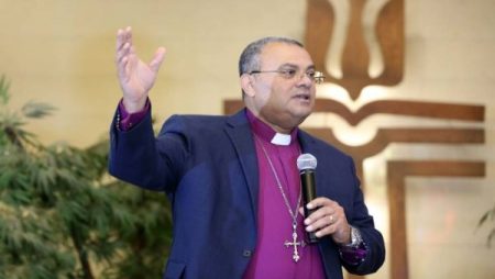 رئيس الطائفة الإنجيلية بمصر يهنئ القس إيهاب إيليا رياض لانتخابه رئيسًا لمجمع كنائس الله