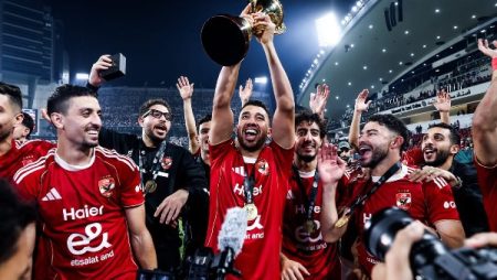 بنا يفتخر الفخر.. الأهلي يحتفل بلقب السوبر المصري