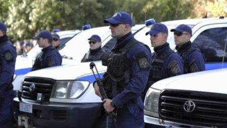 اليونان: مقتل شخصين وإصابة عشرة في حادث إطلاق نار بجزيرة كريت