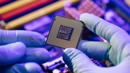 الصين توافق على استئناف تصدير الرقائق الحيوية إلى قطاع السيارات الأوروبي