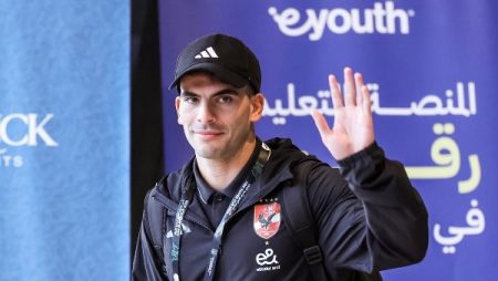 لقطات من تحرك لاعبي الأهلى إلى ملعب مباراة السوبر للقاء الزمالك ..شاهد