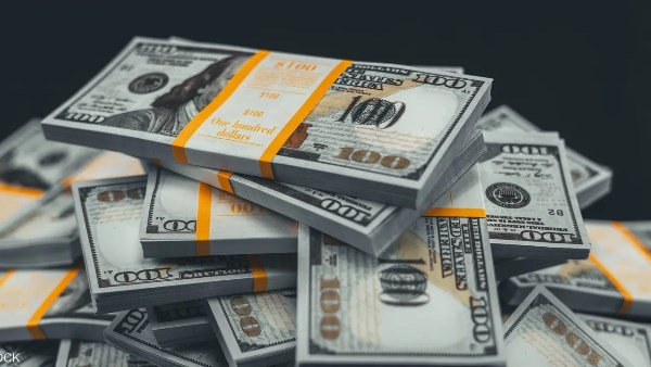 هل تنجح صفقة علم الروم في خفض سعر الدولار؟.. خبير اقتصادي يجيب