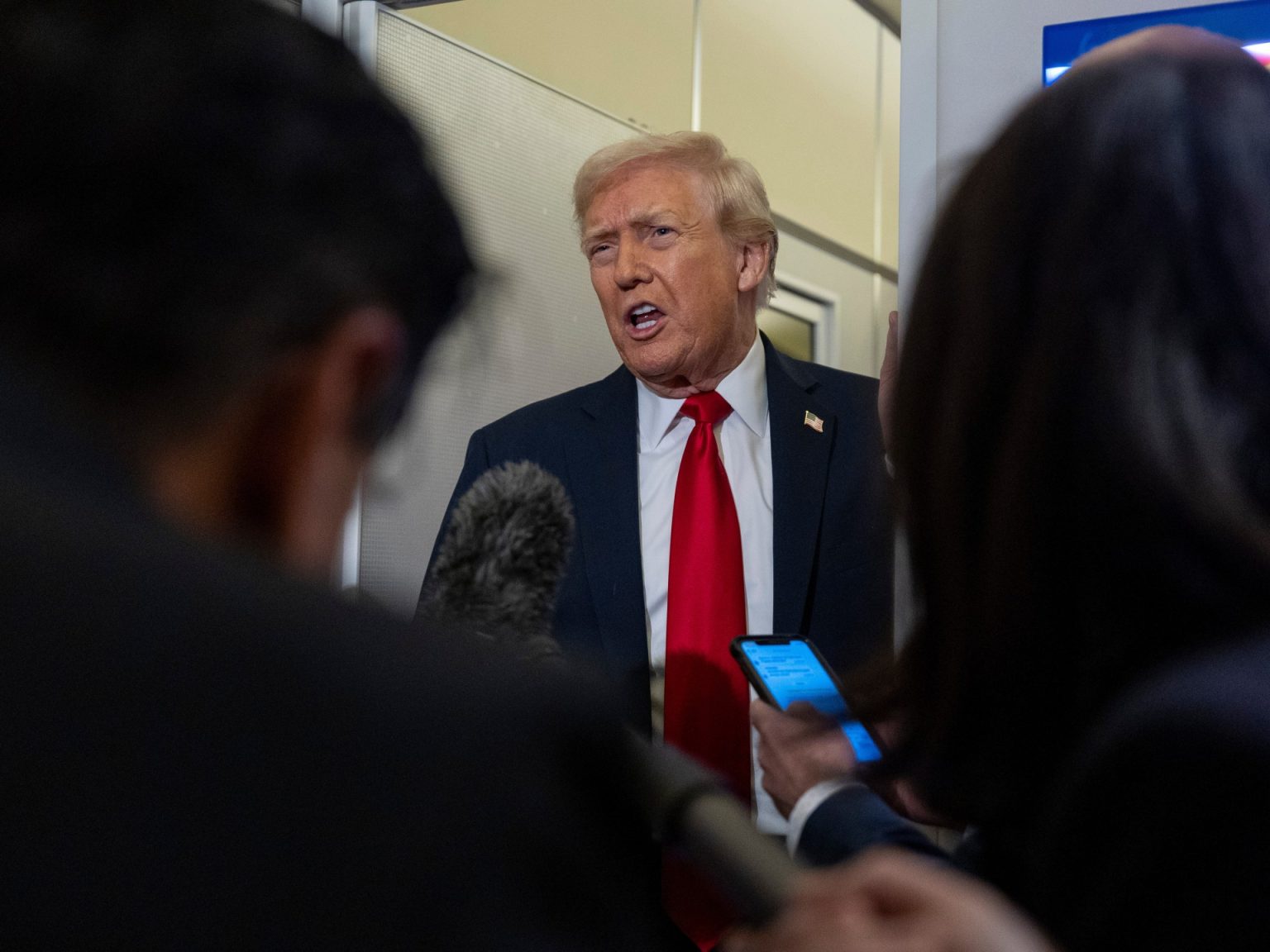 ترامب يسحب دعوة جنوب أفريقيا لحضور قمة العشرين بسبب ادعاءات إبادة جماعية كاذبة.