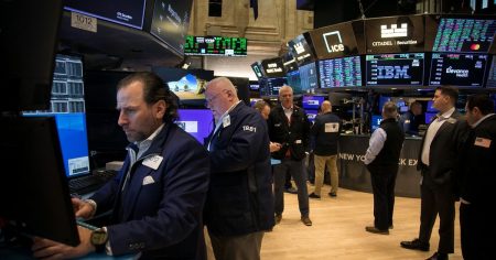 مؤشرات وول ستريت تفشل في الصعود وسط تشكك في خفض الفائدة