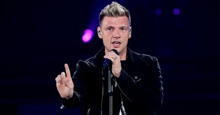 نيك كارتر يخطط لمقاضاة والدة مُدعية بالاعتداء الجنسي (Sexual Assault) بتهمة إدارة حساب تويتر ضده.