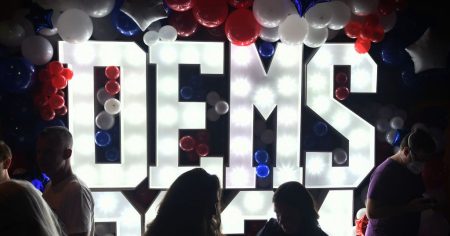 لقد مر عام منذ انتخاب ترامب. الديمقراطيون ما زالوا لا يحصلون على الإنترنت