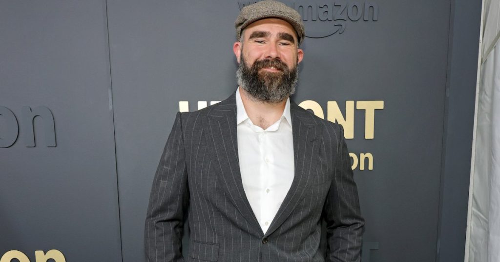 جيسون كيلسي يصوم قبل وجبة عيد الشكر التي سـ”يلتهم فيها وجهي”.