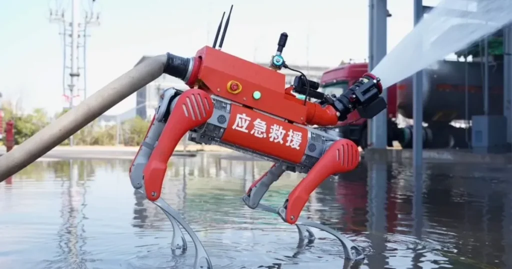 الصين تطلق "الروبوت الكلب" لإطفاء الحرائق وتنفيذ عمليات الإنقاذ الخطرةكشفت شركة Unitree Robotics الصينية عن روبوتات رباعية الأرجل متخصصة في مكافحة الحرائق، وأظهرت تجارب ميدانية الروبوتات التي تشبه الكلاب وهي تواجه النيران10 نوفمبر 2025 07:35