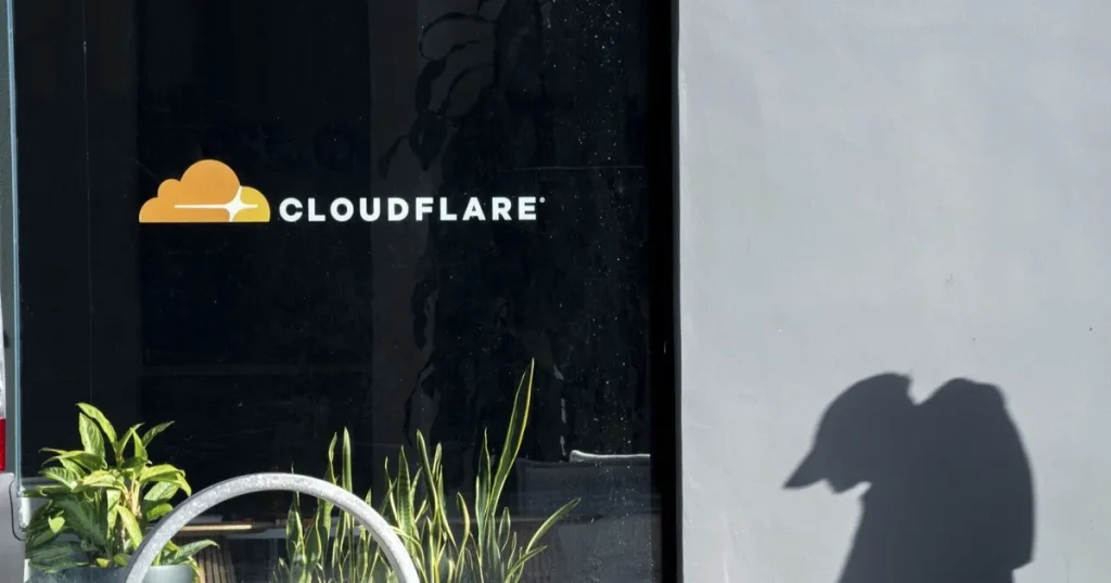 كيف تسبب خلل بشبكات كلاود فلير في تعطيل مواقع ويب عالمية؟