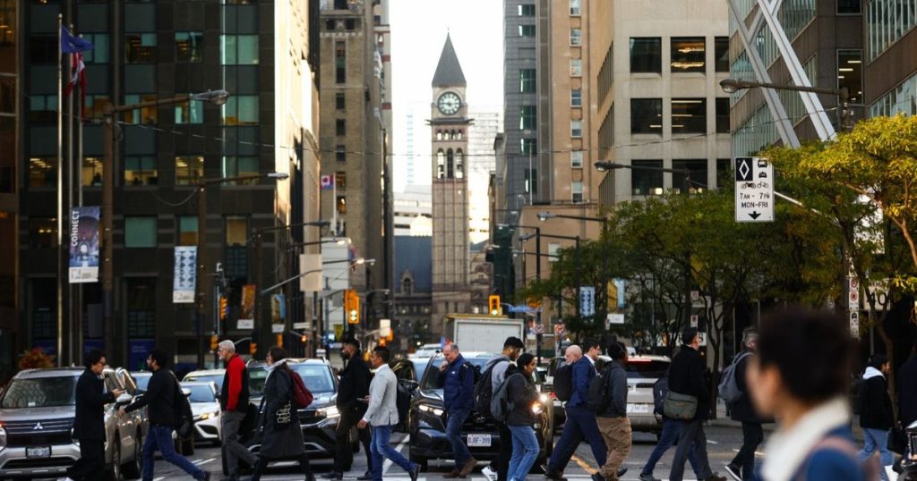 اقتصاد كندا يتعافى من صدمة الرسوم بفضل الإنفاق الحكومي وقطاع الإسكان