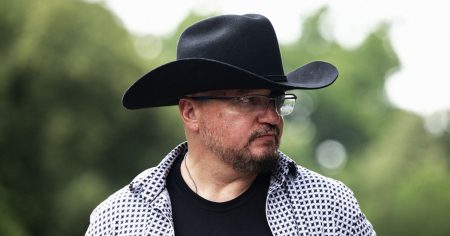 ستيوارت رودس يعيد إطلاق منظمة حفظة القسم و حتى المحافظون القدامى لا يهتمون