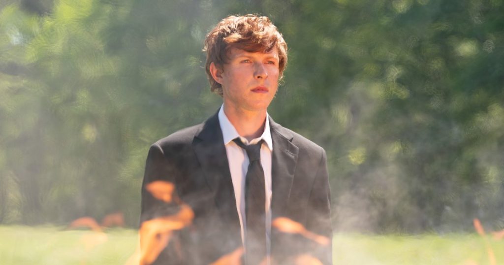 كيف اقترب جوني بيرشتولد من لعب دور بول مردو: “سد الفجوة من الشرير إلى الضحية” (حصريًا)