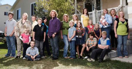 كودي براون ينهار بسبب القطيعة مع الأطفال، ويريد “إصلاح” العلاقات مع زوجاته السابقات