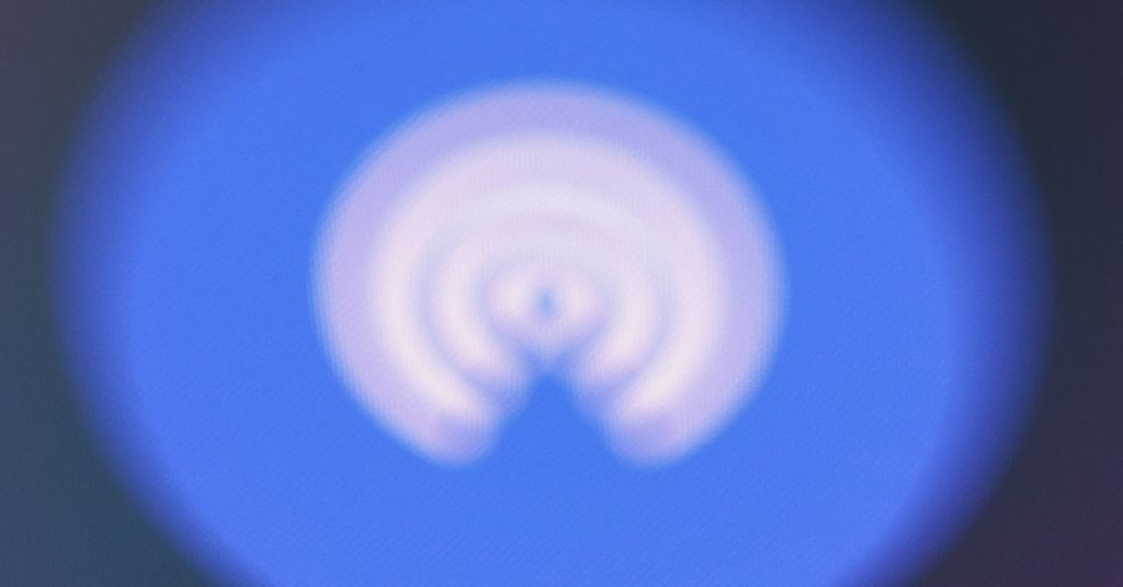 هواتف أندرويد من جوجل، مثل Pixel 10، تدعم الآن مشاركة الملفات مع AirDrop.