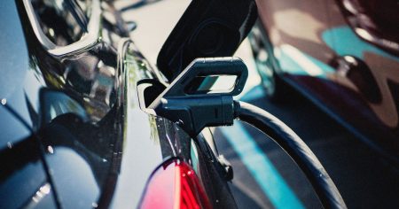 تقنية بطاريات السيارات الكهربائية تستحق كل هذا الضجيج، وفقًا للخبراء