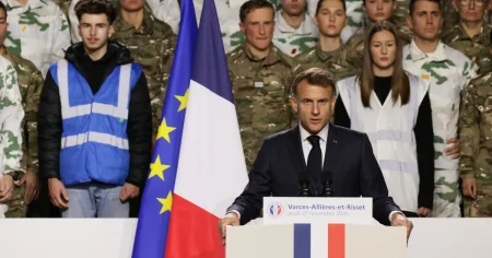 فرنسا تعيد الخدمة العسكرية الطوعية.. وماكرون يلمح إلى “تجنيد إجباري” في حالة الحرب