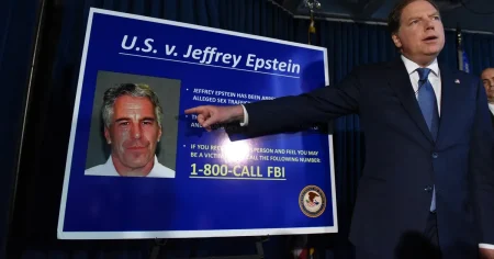 ترمب يطالب بتحقيق في علاقات إبستين المزعومة مع كلينتون وآخرين