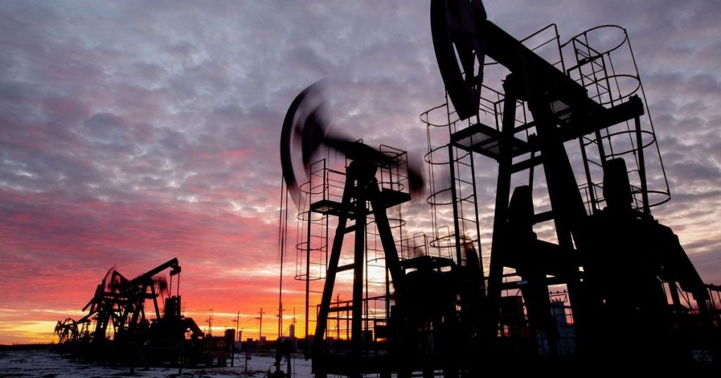 أسعار النفط ترتفع رغم التفاؤل بمحادثات سلام روسية أوكرانية وزيادة المخزونات