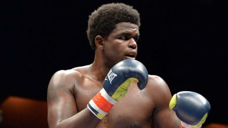 أنتوني جوشوا يضع كاسيوس تشيني ضمن قائمة مختصرة قبل مواجهة جيك بول.