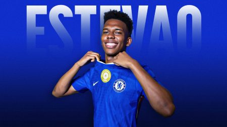 إستيفاو ينجح في اختبار القيادة ويُشيد بتأثير تياغو سيلفا.