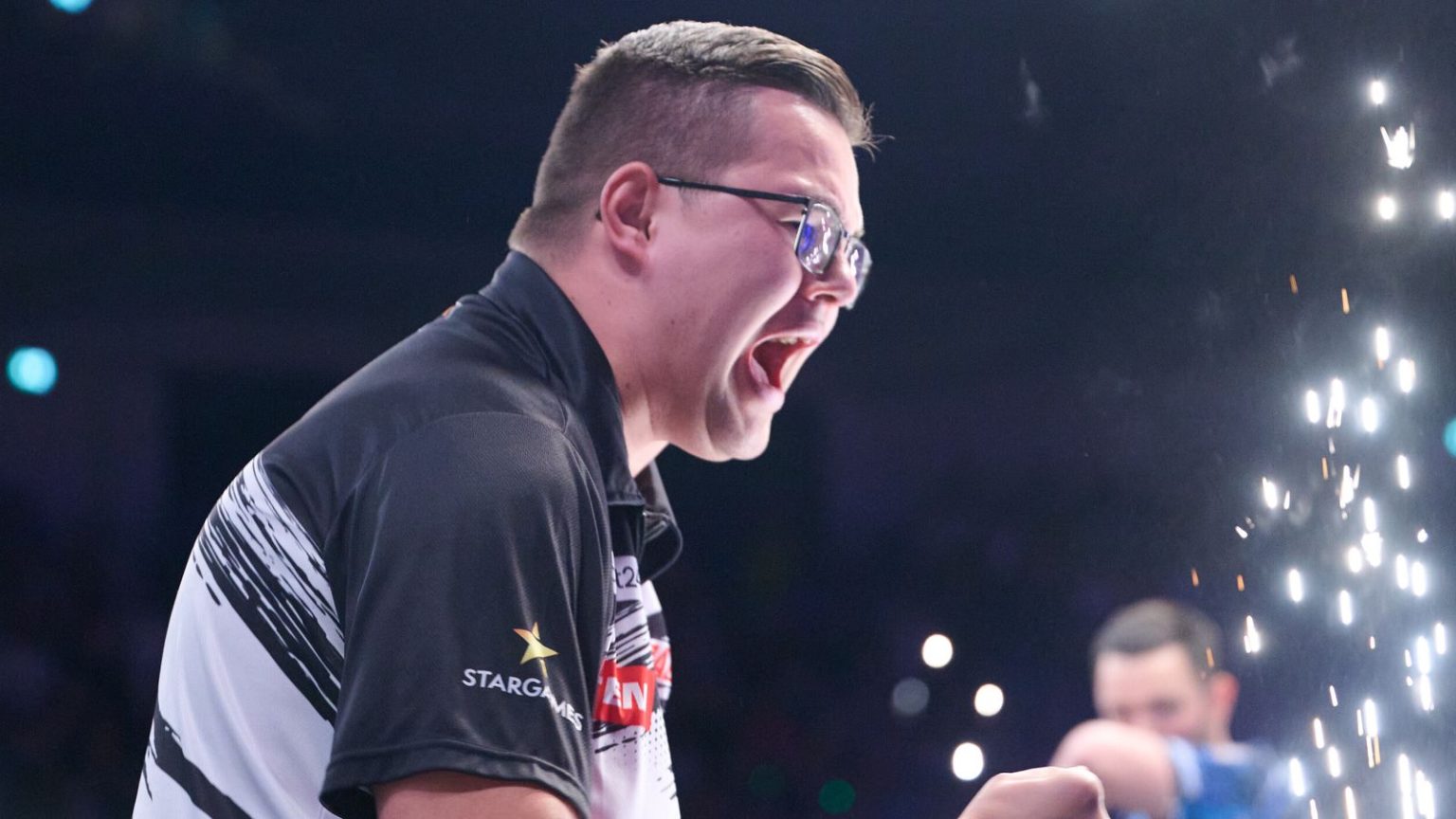 لوك هامفريز يودع بطولة الفرق للاعبين المحترفين من الدور الأول، بينما يتقدم لوك ليتلر.