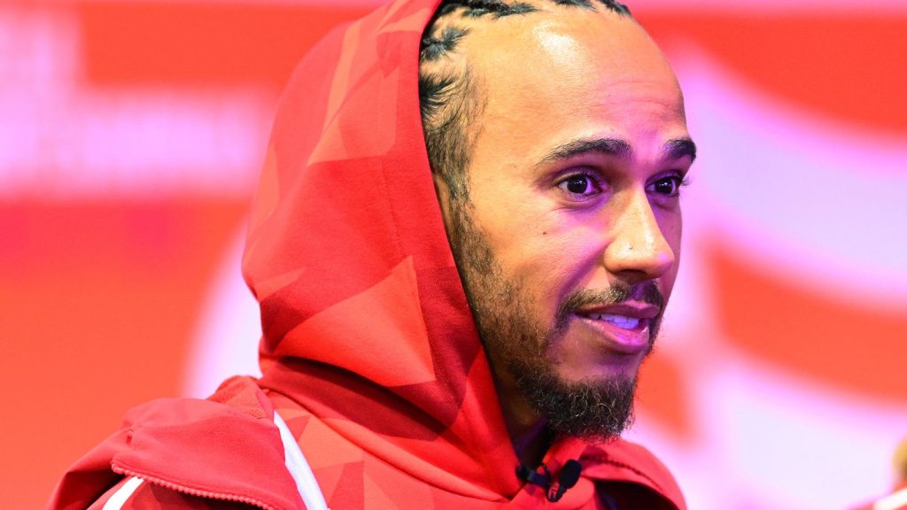 لويس هاميلتون يتفهم تعليقات رئيس فيراري جون إلكان حوله وتشارلز لوكلير.