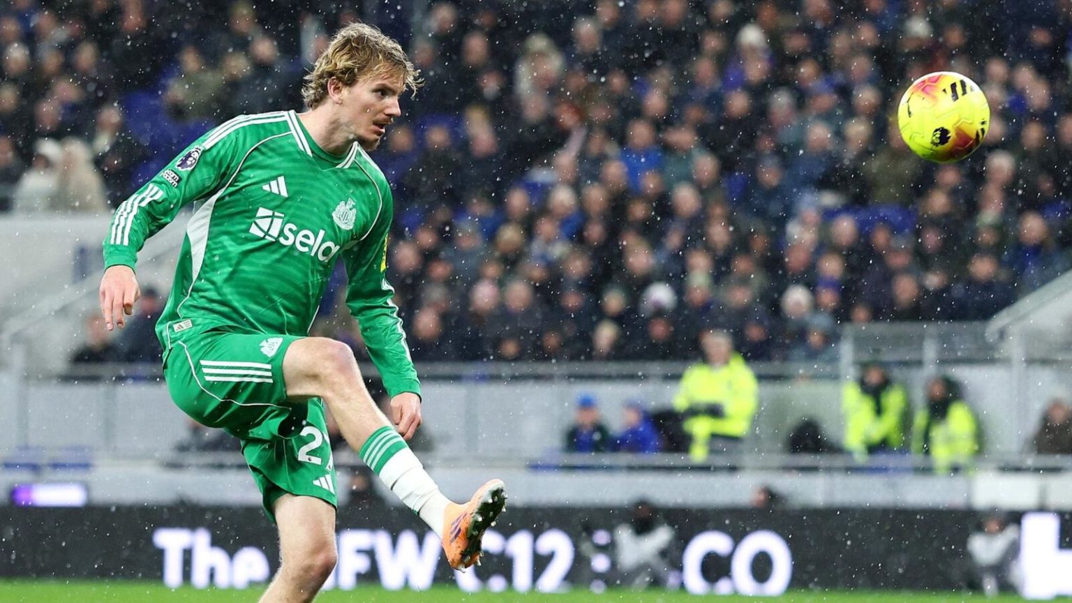 إيفرتون 1-4 نيوكاسل: فريق إيدي هاو ينهي سلسلة النتائج السلبية بفوز ساحق.