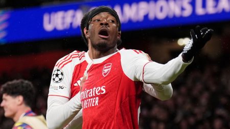 أرسنال يفوز على بايرن ميونخ 3-1 في (دوري أبطال أوروبا) بتسجيل مادويكي ومارتينيلي.