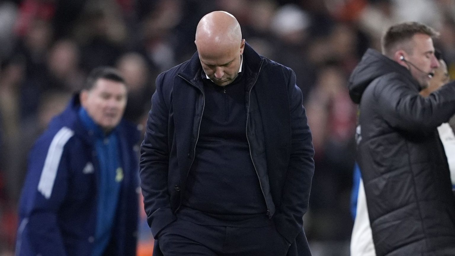 أرنه سلوت: مدرب ليفربول يصف الأداء الضعيف بـ “المُضحك” و”اللا يُصدق” ويعترف بشعوره بالذنب.