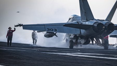 أمر ترامب بتنفيذ أكثر من 100 غارة جوية في الصومال عام 2025 مقابل 10 غارات بايدن عام 2024.