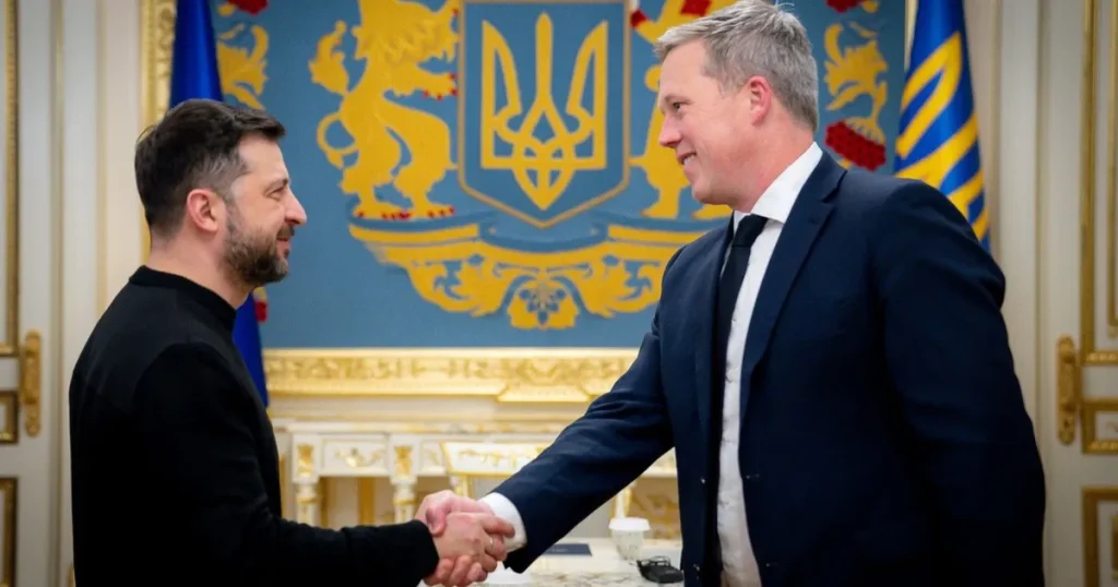 صديق فانس.. كيف لعب وزير الجيش الأميركي دور المفاوض الرئيسي في خطة أوكرانيا؟