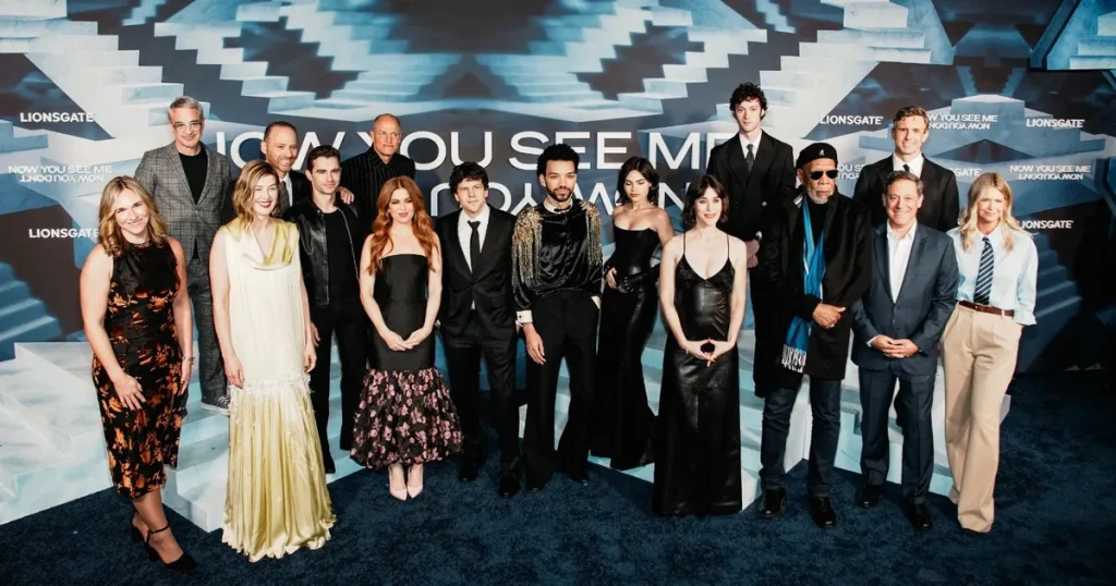 نجوم فيلم "Now you see me" يتلقون تدريباً في مدرسة للسحروصفت الممثلة أريانا جرينبلات تعلمها لفنون الخدع السحرية في نادي "ذا ماجيك كاسل" في لوس أنجلوس بأنه أفضل جوانب دورها في الجزء الثالث من فيلم Now you see me.11 نوفمبر 2025 20:26