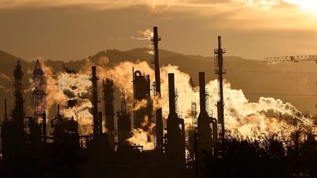 تحذر مجموعات بيئية من أن تبسيط المفوضية الأوروبية للقوانين الخضراء يؤدي إلى تلوث أكبر.