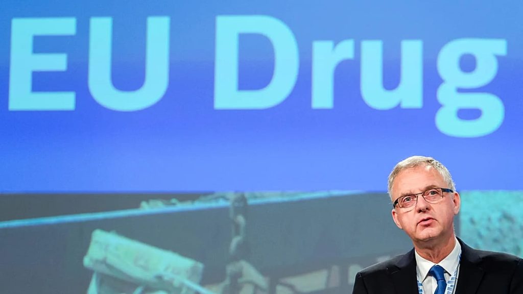 يحذر مدير وكالة الاتحاد الأوروبي للمخدرات ألكسيس غوسديل من انتشار المخدرات على نطاق واسع.