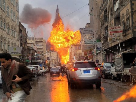 تهدد جماعة الحوثي بأن أي تواجد إسرائيلي في أرض الصومال سيكون “هدفًا”.