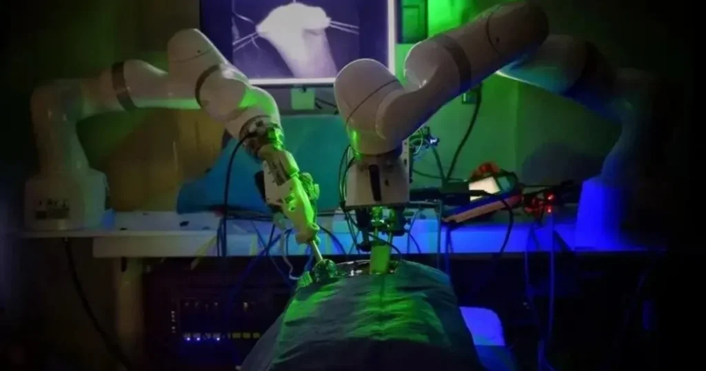 ثورة جديدة في غرف العمليات مع أذرع روبوتية تتفوق على مهارة الجراحين