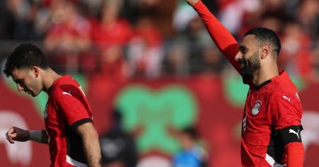 صلاح يحسم تأهل مصر لـ (كأس أمم أفريقيا 2025) بالفوز على جنوب أفريقيا.