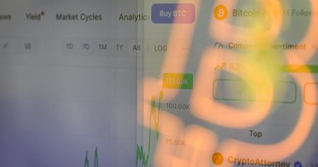 متداولو بتكوين يحصّنون مراكزهم تحسباً لشتاء العملات المشفرة