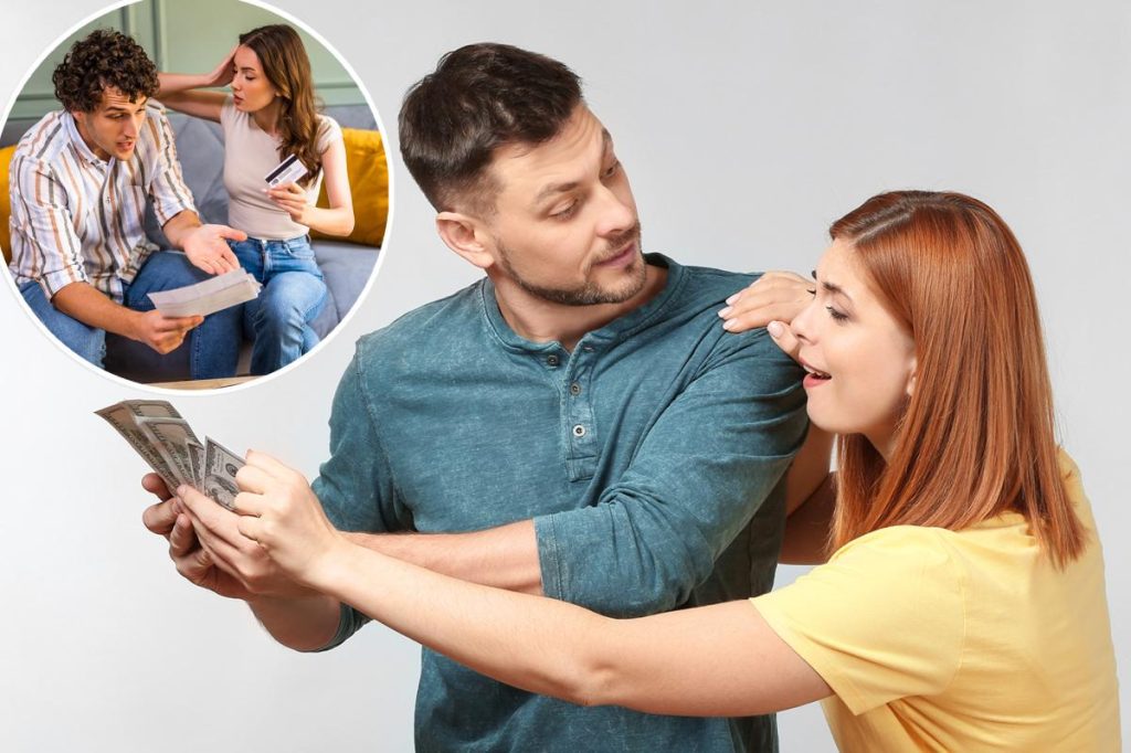 زوج يرفض الإفصاح عن راتبه لزوجته.