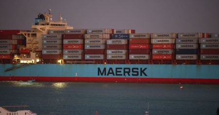 رويترز: “ميرسك” تعيد سفنها إلى البحر الأحمر لأول مرة منذ عامين