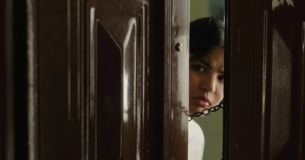 الفيلم السعودي “المجهولة”.. بين طموح النوع و تقريرية التنفيذ