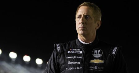 لاعبو غولف يشهدون على حادث طائرة غريغ بيفل ويوصفون المشهد بالفوضوي، والملعب “مغطى بالركام”.