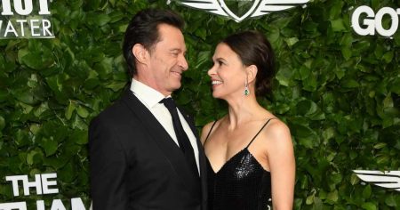 أفضل وأسوأ لحظات جوثام أووردز (Gotham Awards) 2025: هيو جاكمان وسوتون فوستر، وآدم ساندلر.