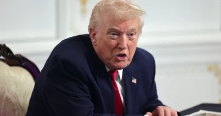 ترمب يؤكد إجراء اتصال هاتفي مع مادورو.. ويواصل انتقاد فنزويلا