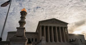 الأسهم الأكثر تأثراً بحكم المحكمة الأميركية بشأن رسوم ترمب