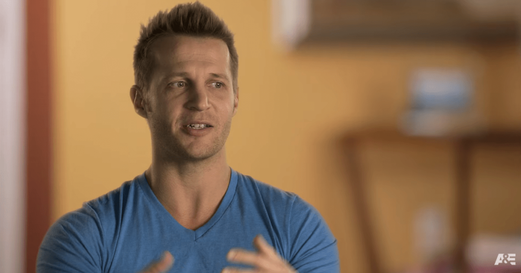 تم القبض على توني ماكوليستر، نجم (Neighbors With Benefits) السابق، بتهم الاعتداء الجنسي على الأطفال والحيوانات.