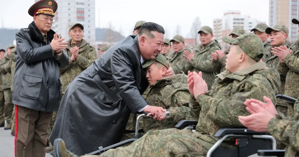 زعيم كوريا الشمالية يشيد بقوات بلاده العائدة من “مهمة روسيا”